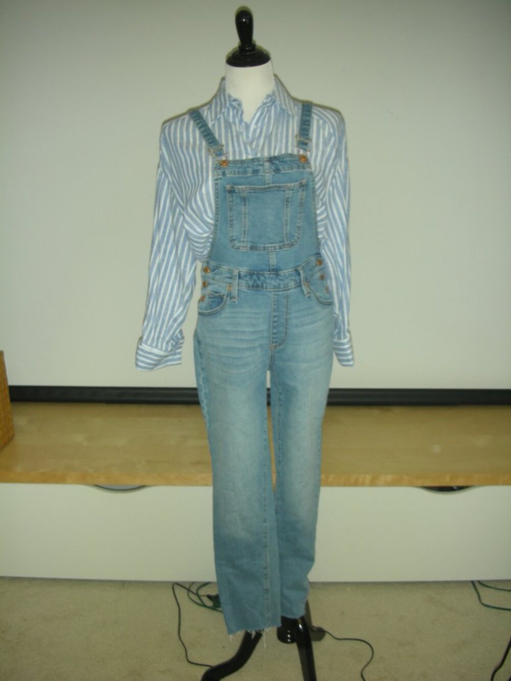 Universal Thread Denim Overalls Size 2/26R Soft Distressed Hem Adjustable Straps - Picture 2 of 10